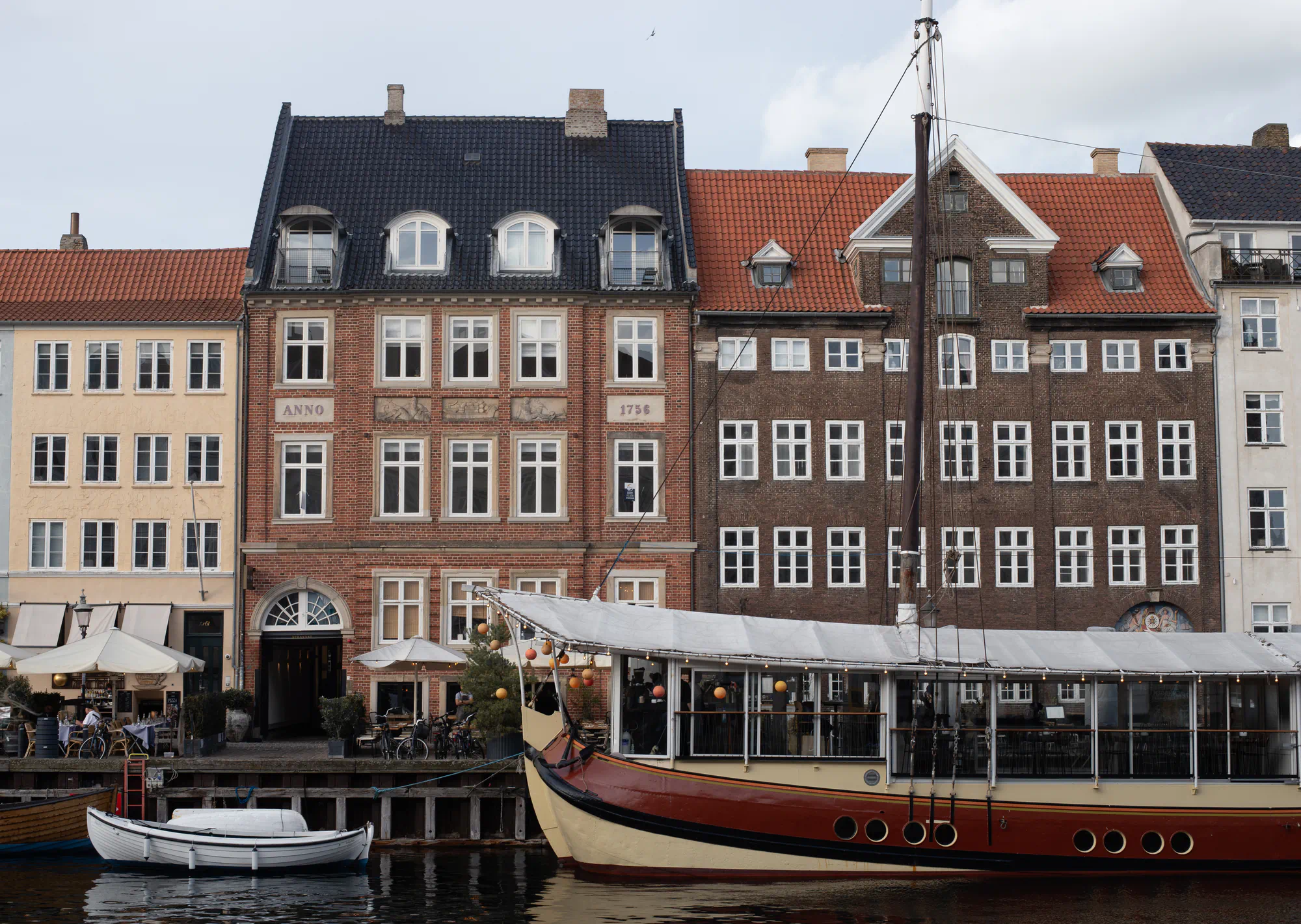 nyhavn side angle